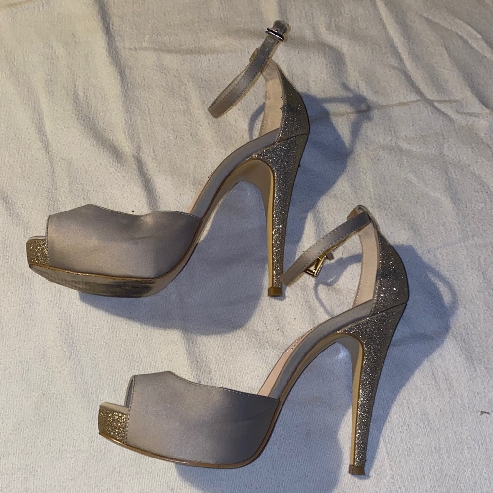 Miss America beige/glitter ankle strap platform sandal 4.5” heel peep toe size7